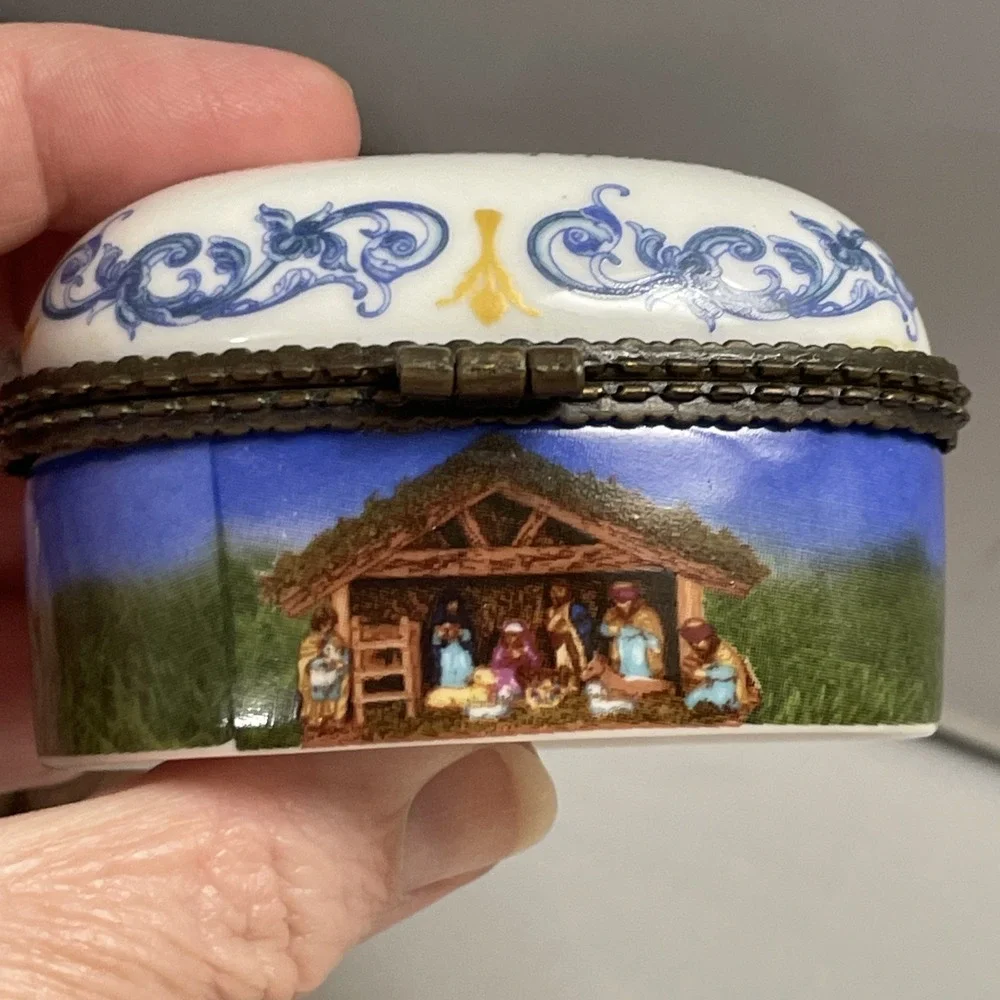 Imperial Porcelain Religious Nativity Scene Trinket Box Luke 2:11 Holy Family